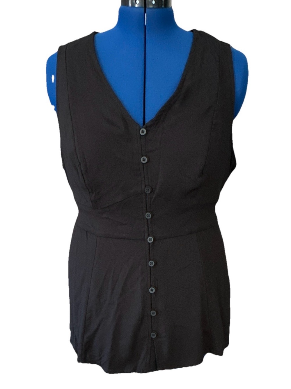 torrid Black Sleeveless Button-Front Tank